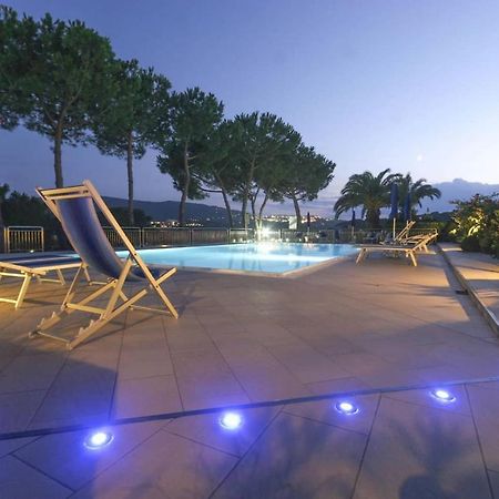 Il Porto Trilocale Nr.7 Apartment Porto Azzurro Ngoại thất bức ảnh