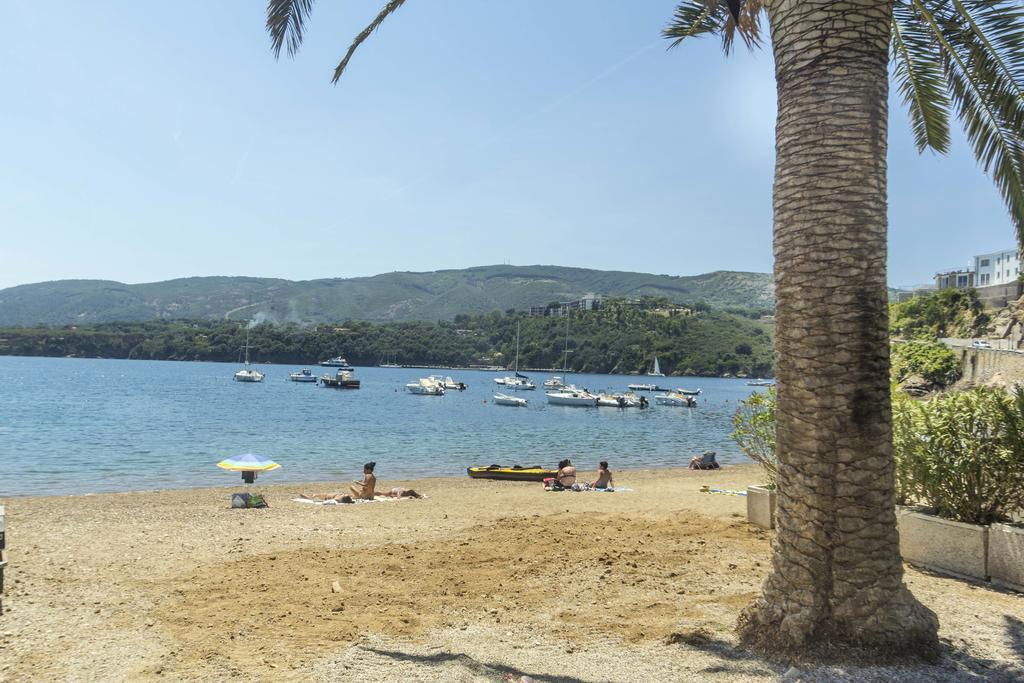 Il Porto Trilocale Nr.7 Apartment Porto Azzurro Ngoại thất bức ảnh